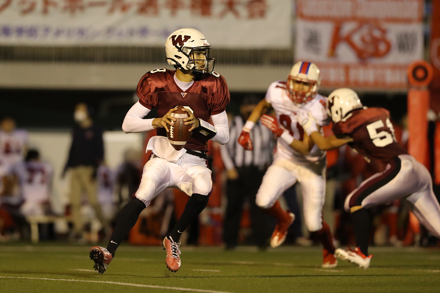 果敢にパスで攻めた早大学院QB8船橋怜（3年）