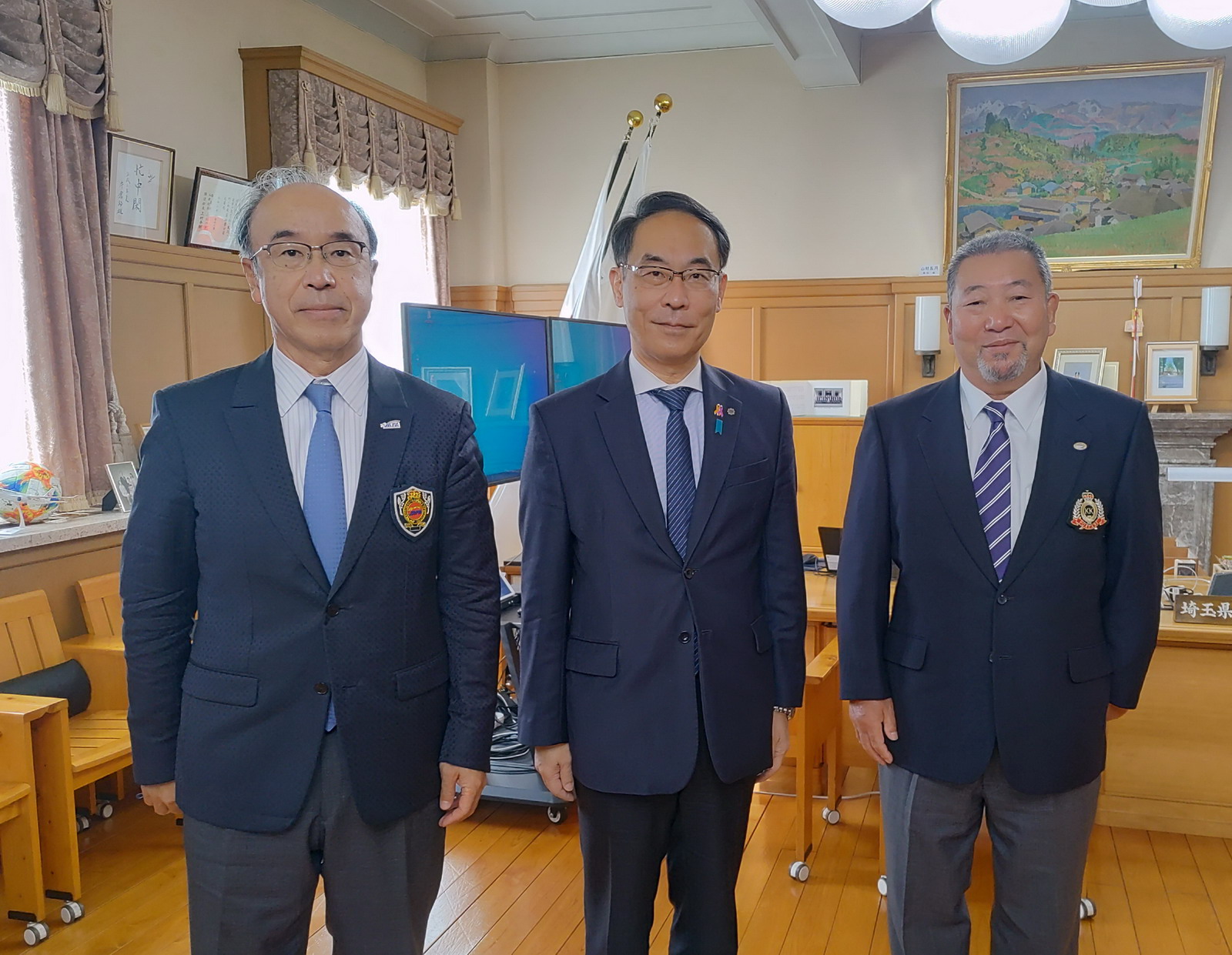 大野埼玉県知事、左：JAFA国吉会長、右：SAFA子田理事長