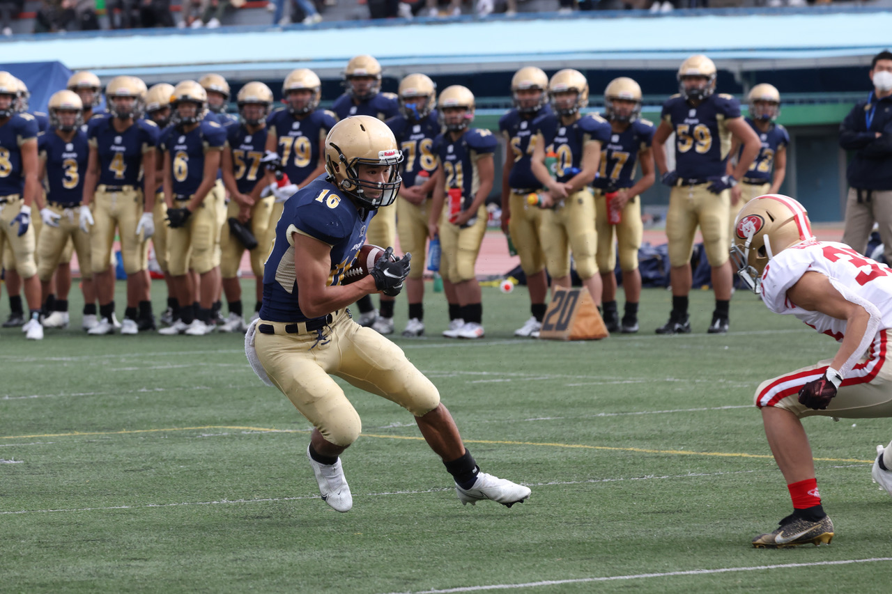 ラン15回107ヤード2TDの活躍だった大産大附属RB16吉田優太（3年）photo:アメフト写真館/Gyasan